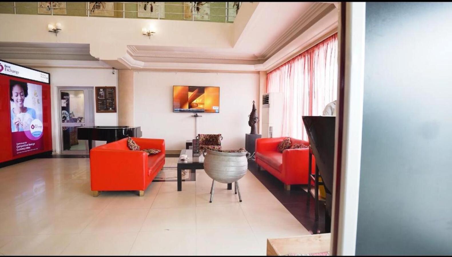 Nobila Airport Hotel Котону Екстериор снимка