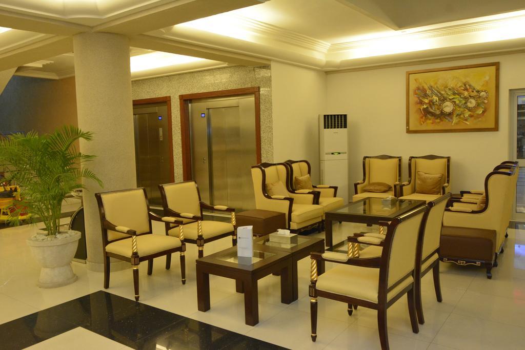 Nobila Airport Hotel Котону Екстериор снимка