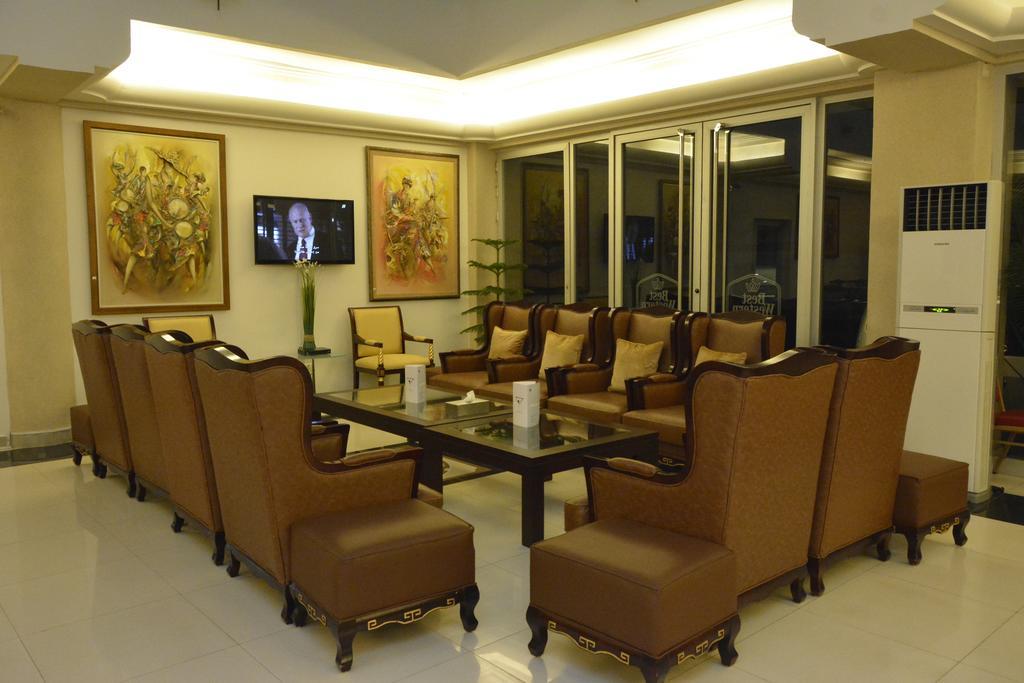 Nobila Airport Hotel Котону Екстериор снимка