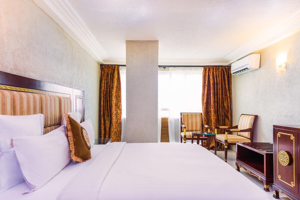 Nobila Airport Hotel Котону Екстериор снимка