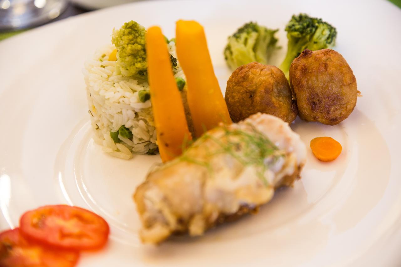 Nobila Airport Hotel Котону Екстериор снимка