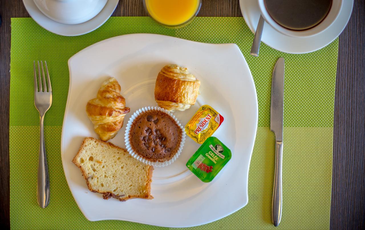 Nobila Airport Hotel Котону Екстериор снимка