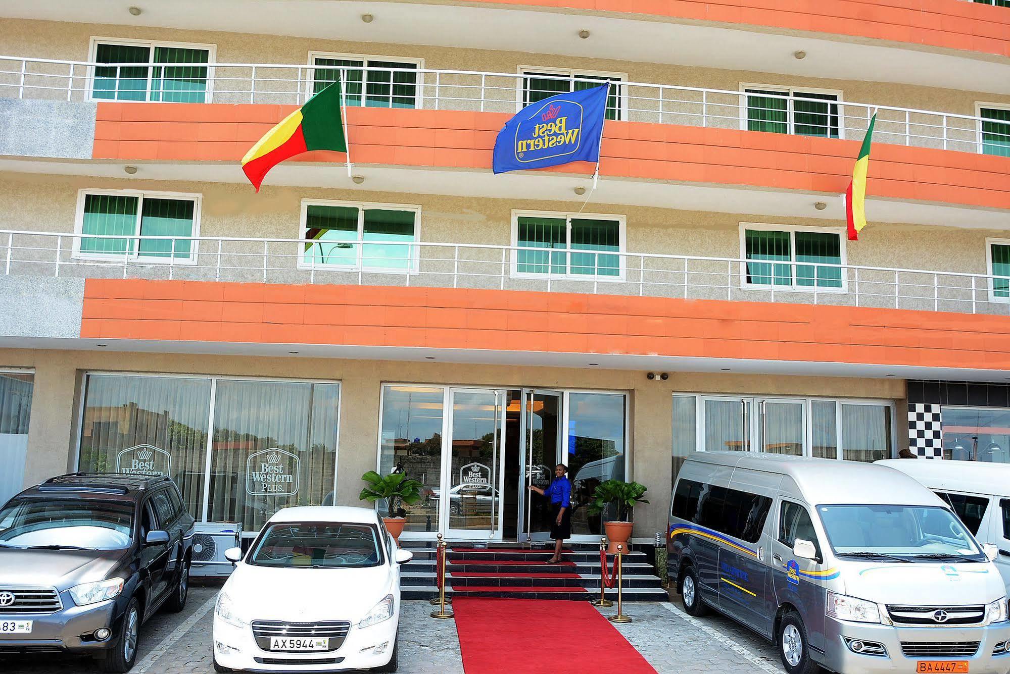 Nobila Airport Hotel Котону Екстериор снимка