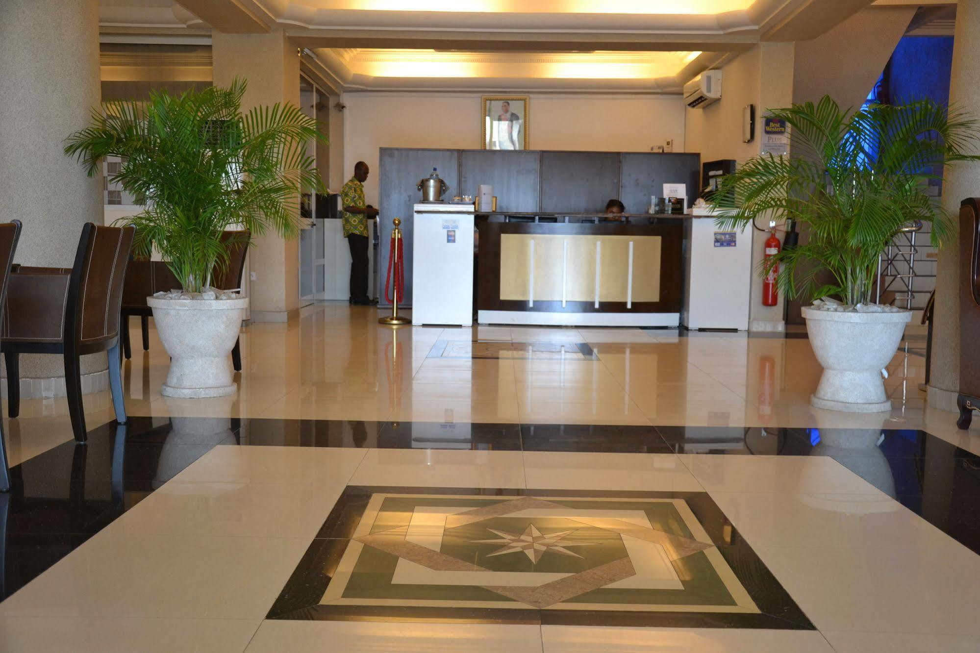 Nobila Airport Hotel Котону Екстериор снимка