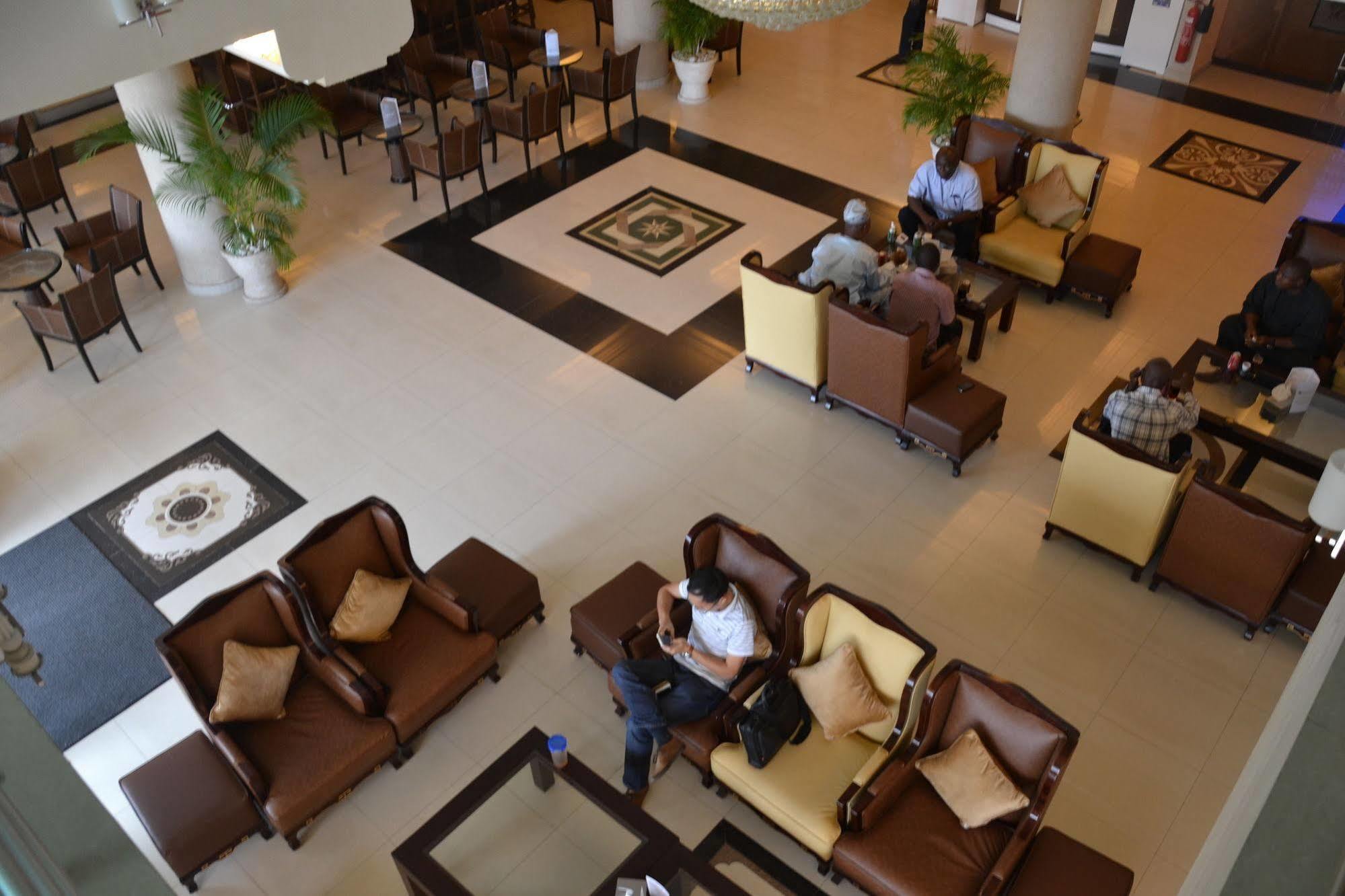 Nobila Airport Hotel Котону Екстериор снимка