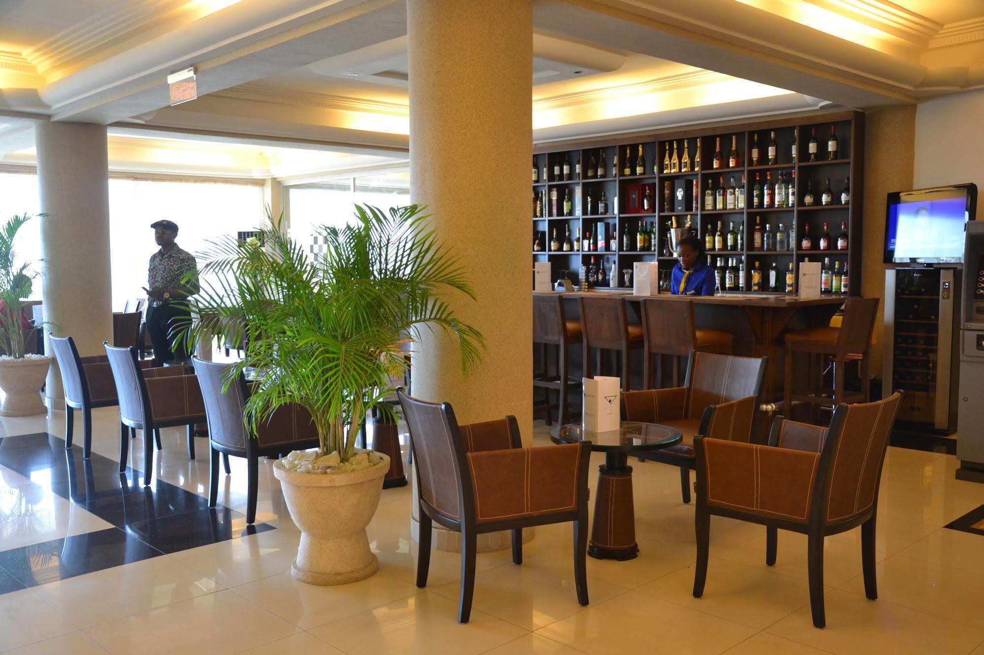 Nobila Airport Hotel Котону Екстериор снимка