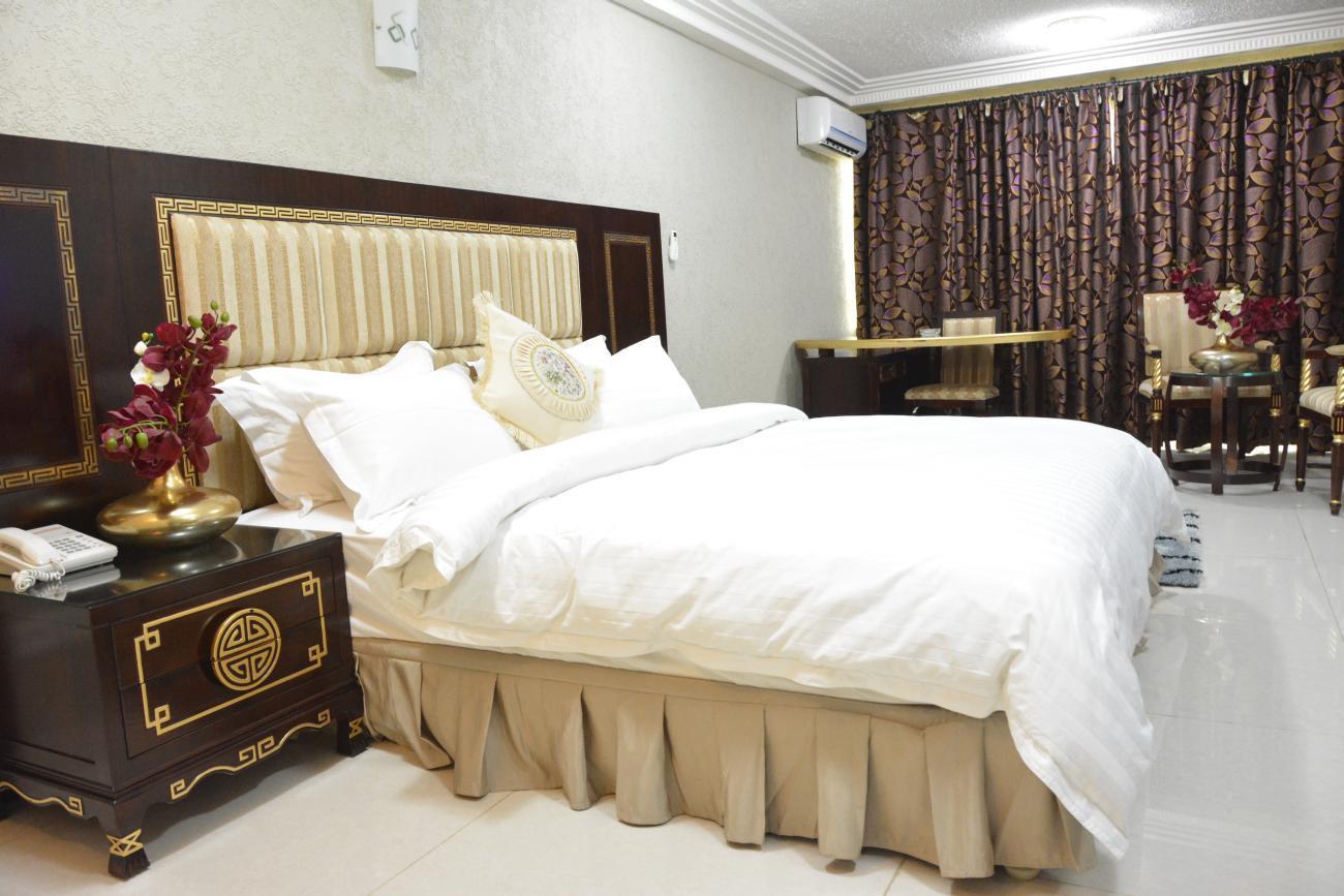 Nobila Airport Hotel Котону Екстериор снимка