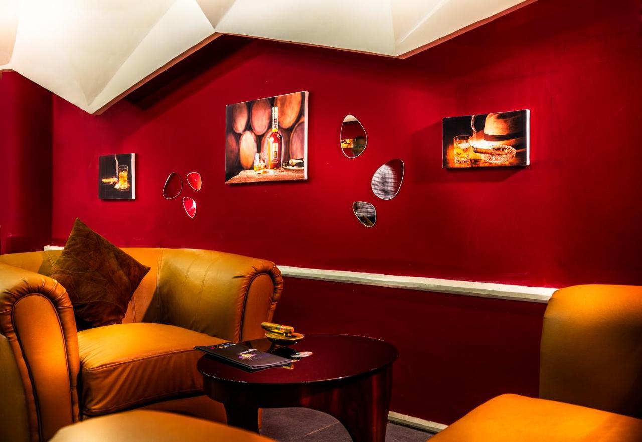 Nobila Airport Hotel Котону Екстериор снимка